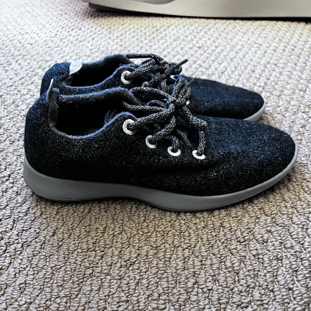 Heather gray Allbirds, size 10 women’s, never worn
